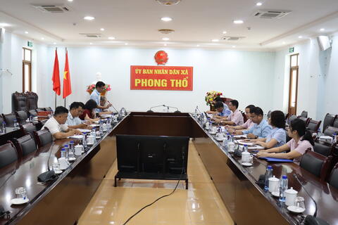 Thành viên Ban Đại diện HĐQT NHCSXH tỉnh kiểm tra, giám sát hoạt động tín dụng chính sách tại xã Phong Thổ