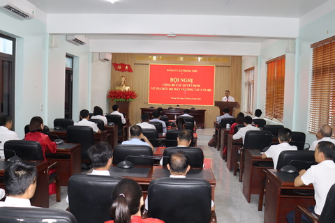 Hội nghị công bố các Quyết định của Đảng ủy xã về tổ chức bộ máy và công tác cán bộ